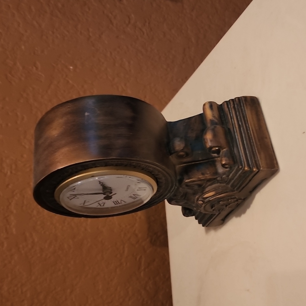 Clock decoration. - Picture 2 of 2